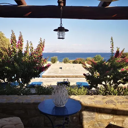 Antinaxos Villa *